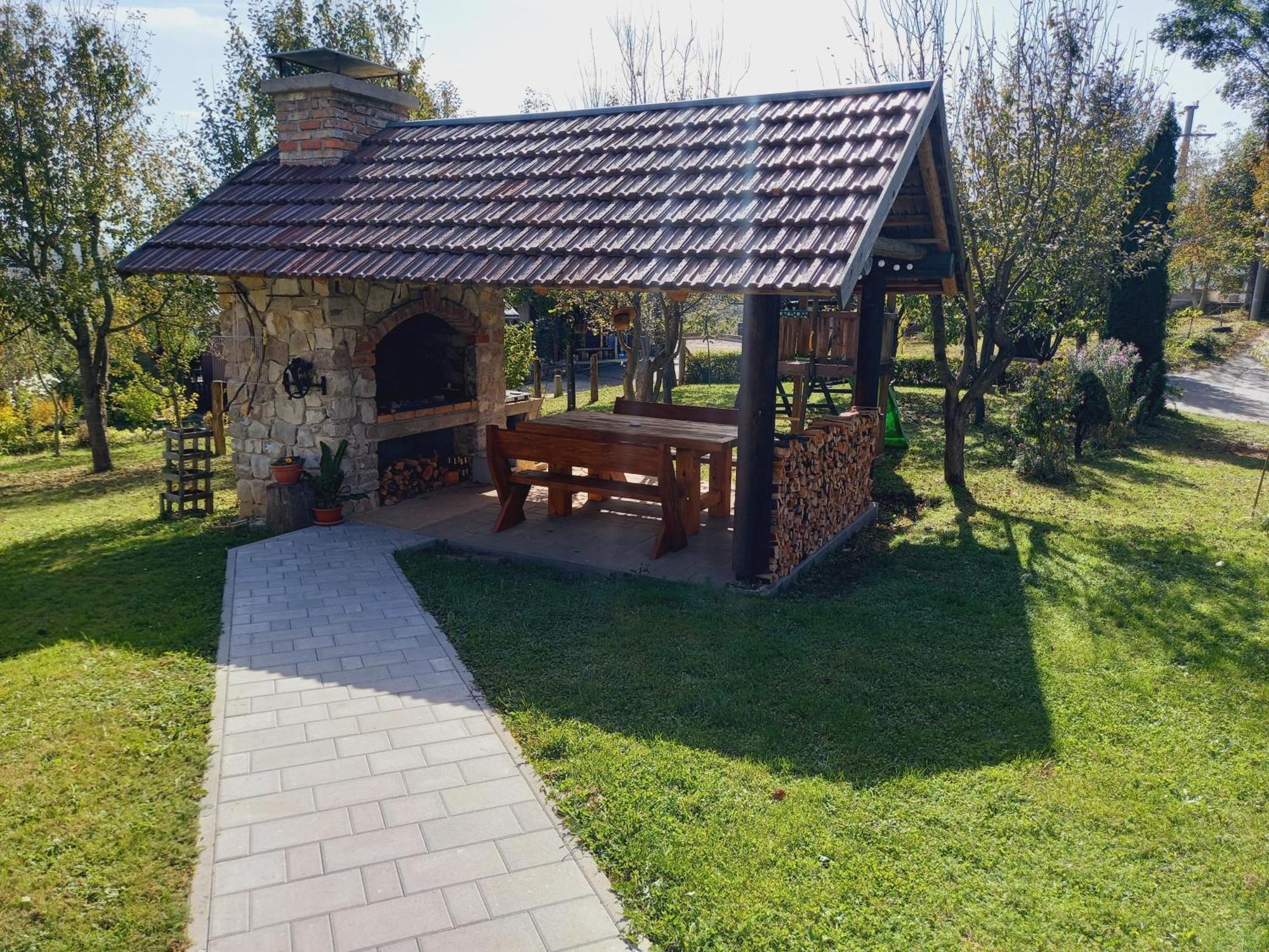 Guest House Lisina Poljanak Exterior photo